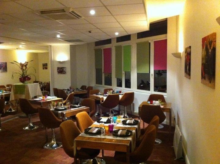 Logis Hotel De France Restaurant Le Lucullus Montmorillon Ngoại thất bức ảnh