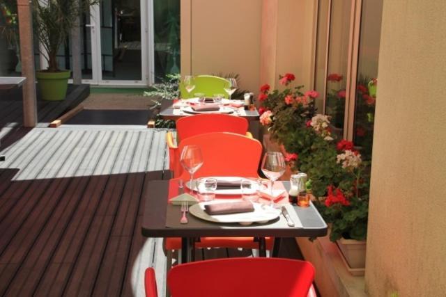Logis Hotel De France Restaurant Le Lucullus Montmorillon Ngoại thất bức ảnh
