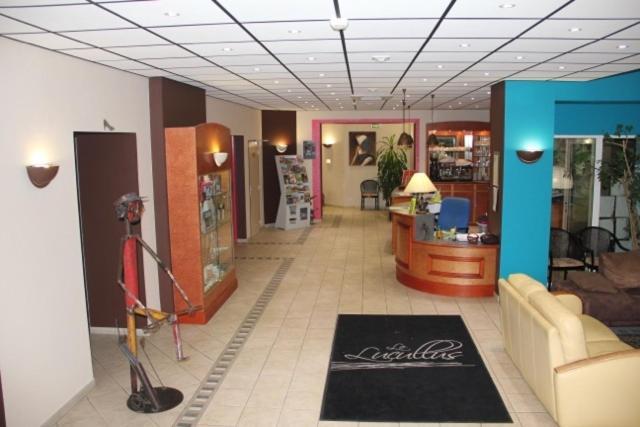 Logis Hotel De France Restaurant Le Lucullus Montmorillon Ngoại thất bức ảnh
